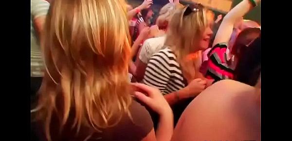  Drunk cheeks sucking weenie in club